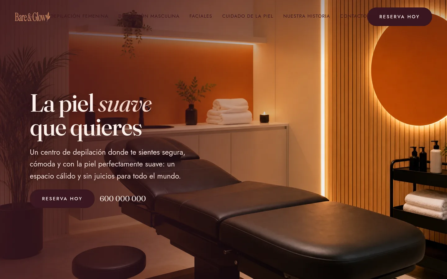 Web de ejemplo Bare & Glow Studio, centro de estética, en escritorio
